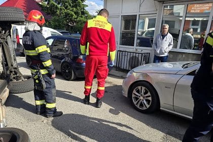 Accident în Pitești. Trei autoturisme implicate într-o coliziune
