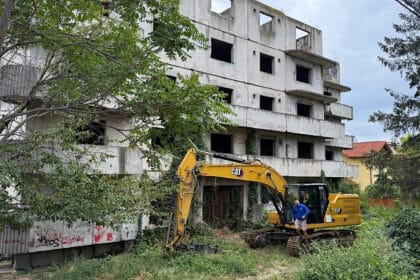Începe demolarea Blocului G1 din Tudor Vladimirescu, Pitești