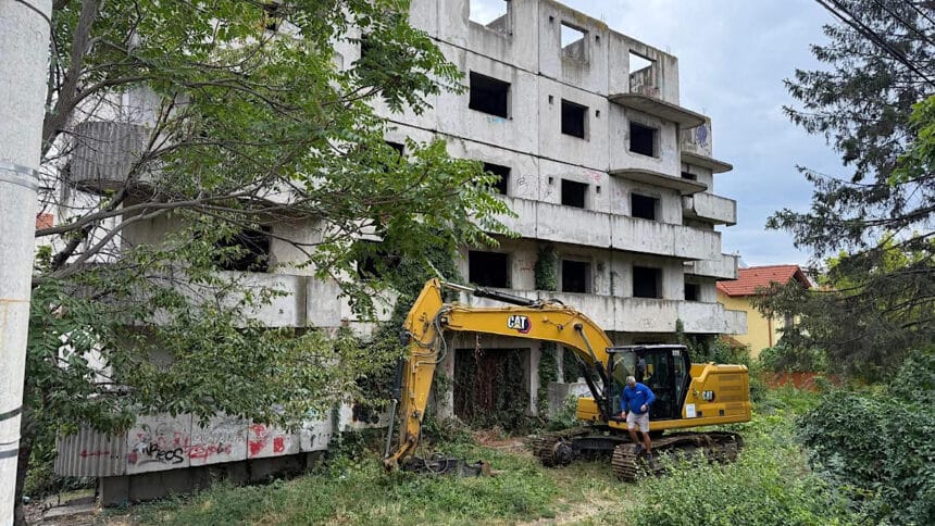 Începe demolarea Blocului G1 din Tudor Vladimirescu, Pitești