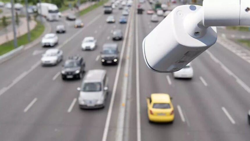 Sistemul e-SIGUR monitorizează traficul rutier și surprinde automat abaterile șoferilor