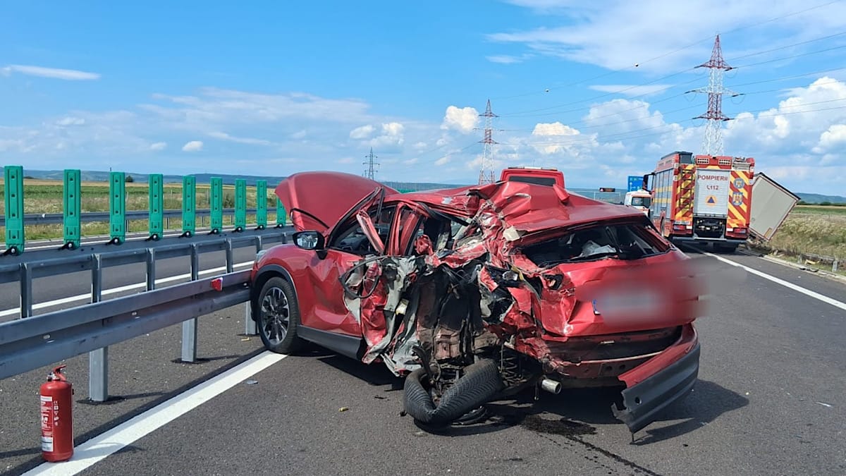 Accident Stiripitesti.ro Accident pe dex12: două femei au fost transportate la spital după o coliziune între două autoturisme accident