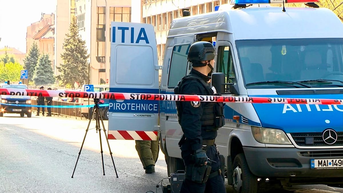 Pirotehnica Stiripitesti.ro Alertă pe dn 73: trafic restricționat și evacuări după descoperirea unui colet suspect pirotehnica