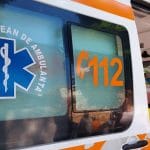 Incident la evaluarea națională: elevă transportată la spital după ce i s-a făcut rău în sala de examen poza ambulanta