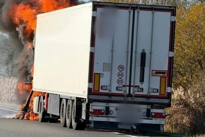Tir cuprins de flăcări pe autostrada a1: trafic afectat pe sensul către pitești tir in flacari